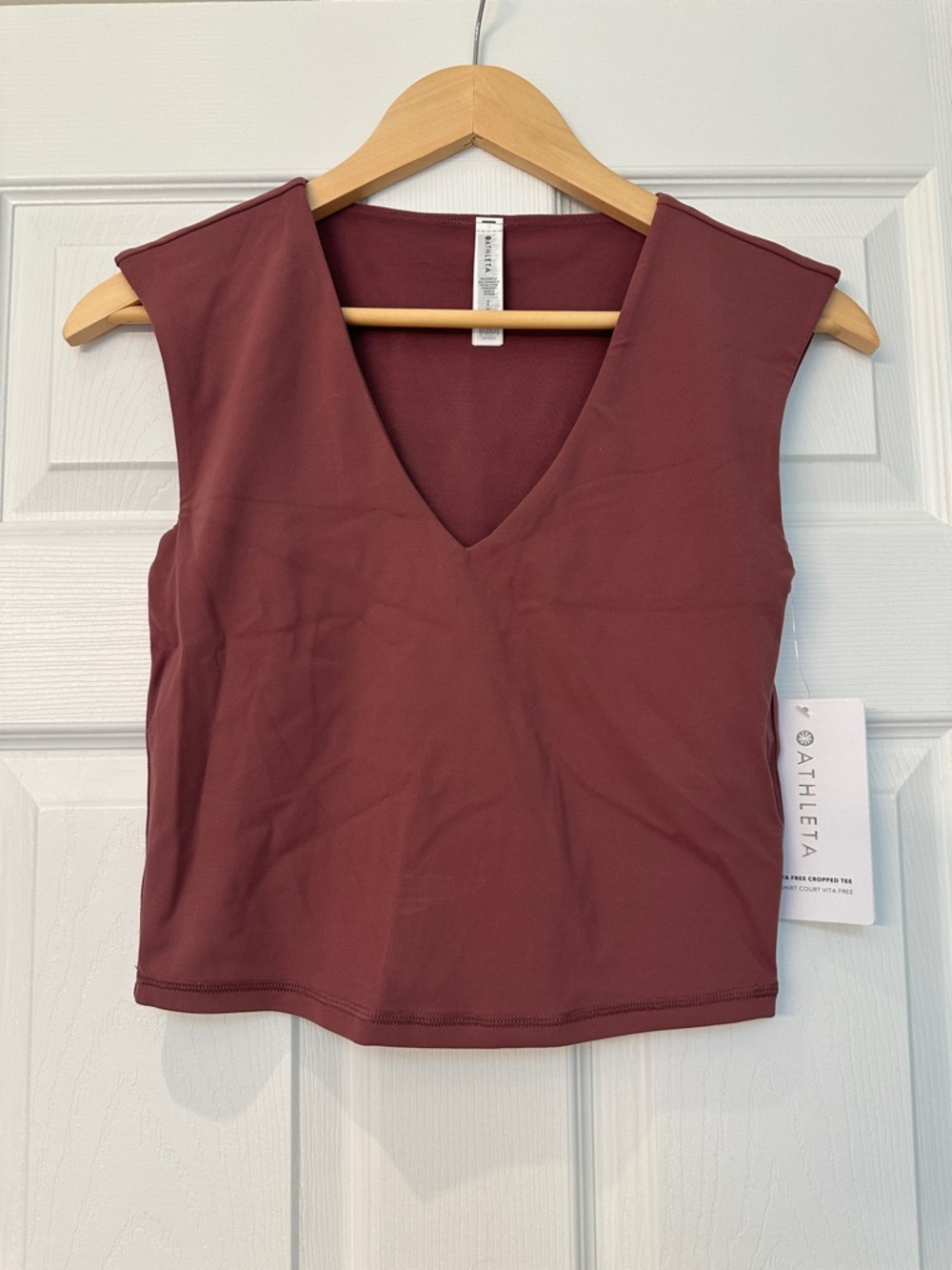 Athleta Vita Free V-Neck Sleeveless Crop Top in Pink